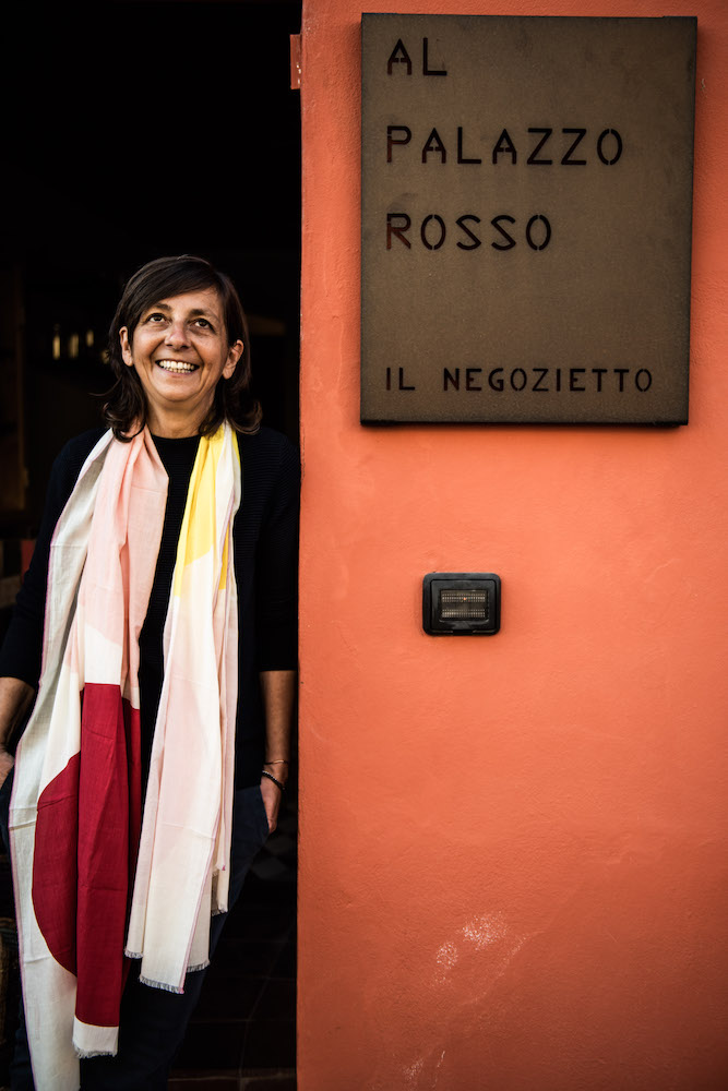 Benedetta out side Il negozietto